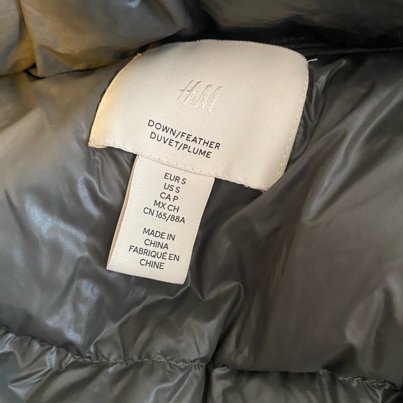 H & M puffer vest - Picture 3 of 6